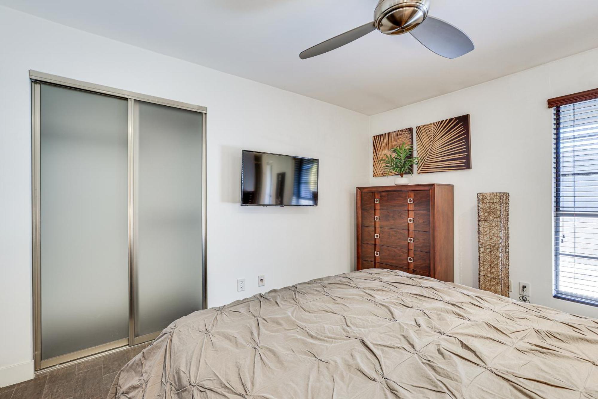 Holiday home Elegant 16 Mi To Downtown!