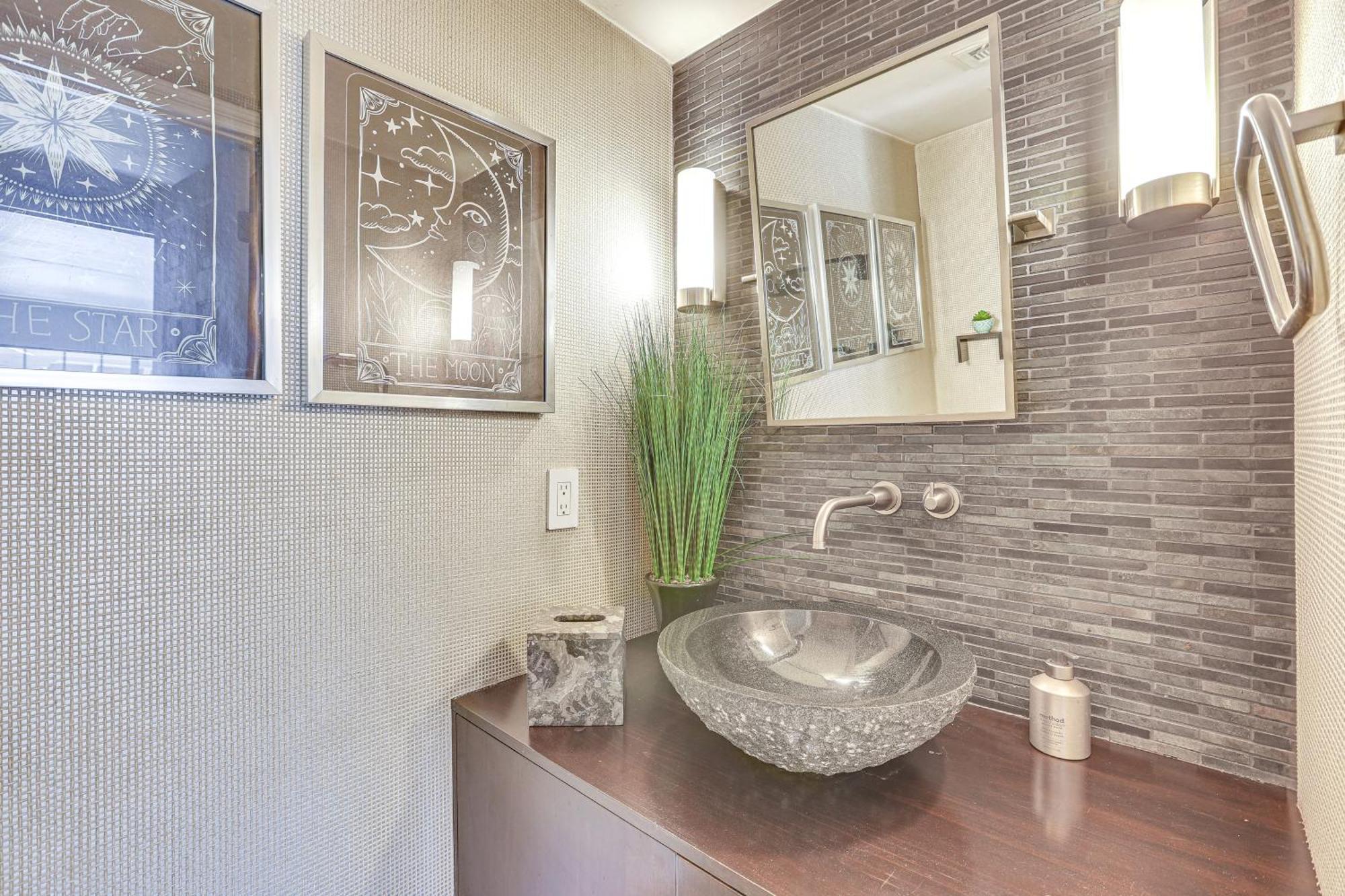 Elegant 16 Mi To Downtown! Holiday home *
